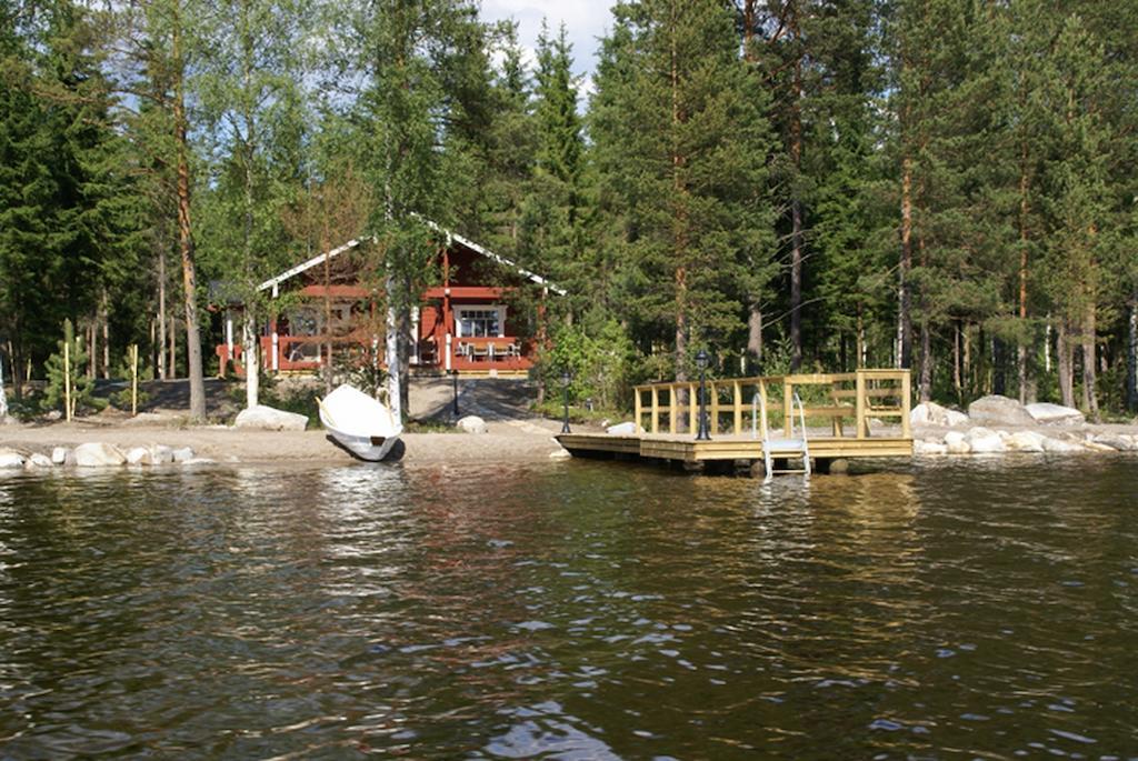 Kartanohotelli Satulinna HuvilatHirvensalmi エクステリア 写真