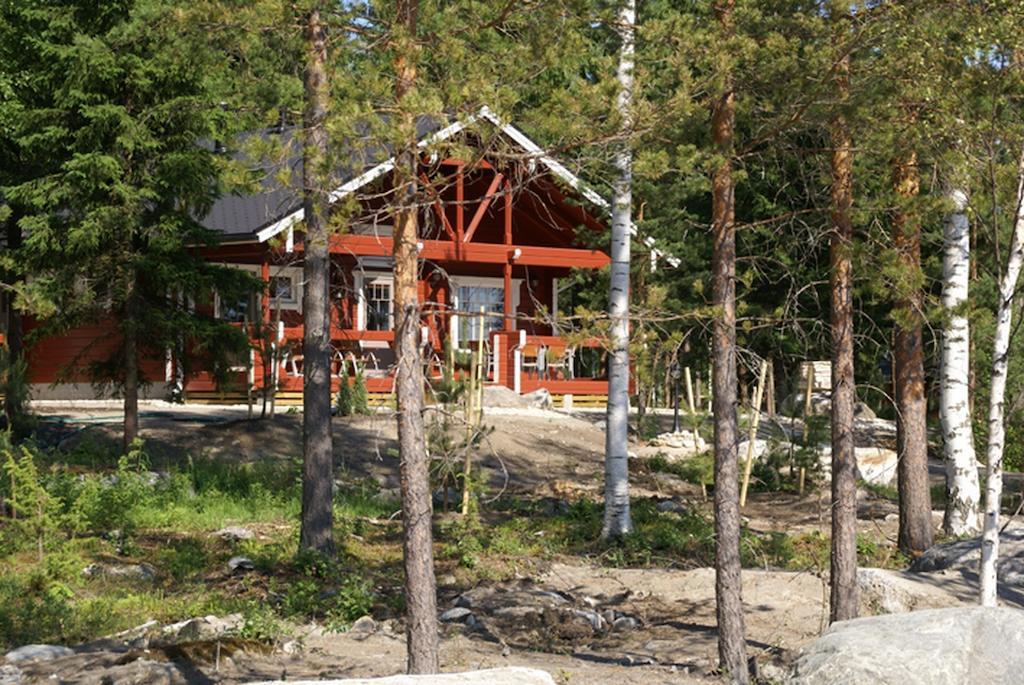Kartanohotelli Satulinna HuvilatHirvensalmi エクステリア 写真